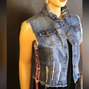 NEW✨Distressed Denim Vest